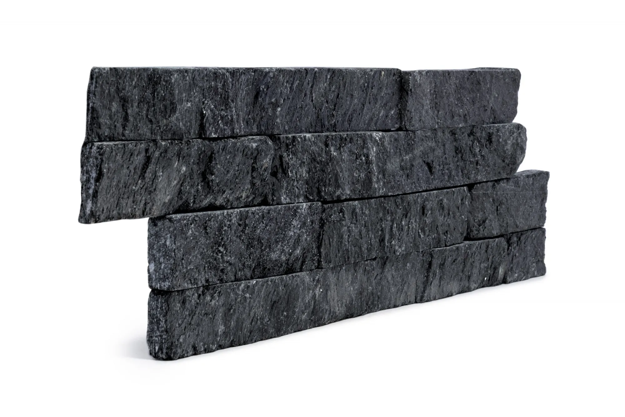 Kamień naturalny elewacyjny QUARTZ BLACK 10X35 czarny - ułożony na ścianie
