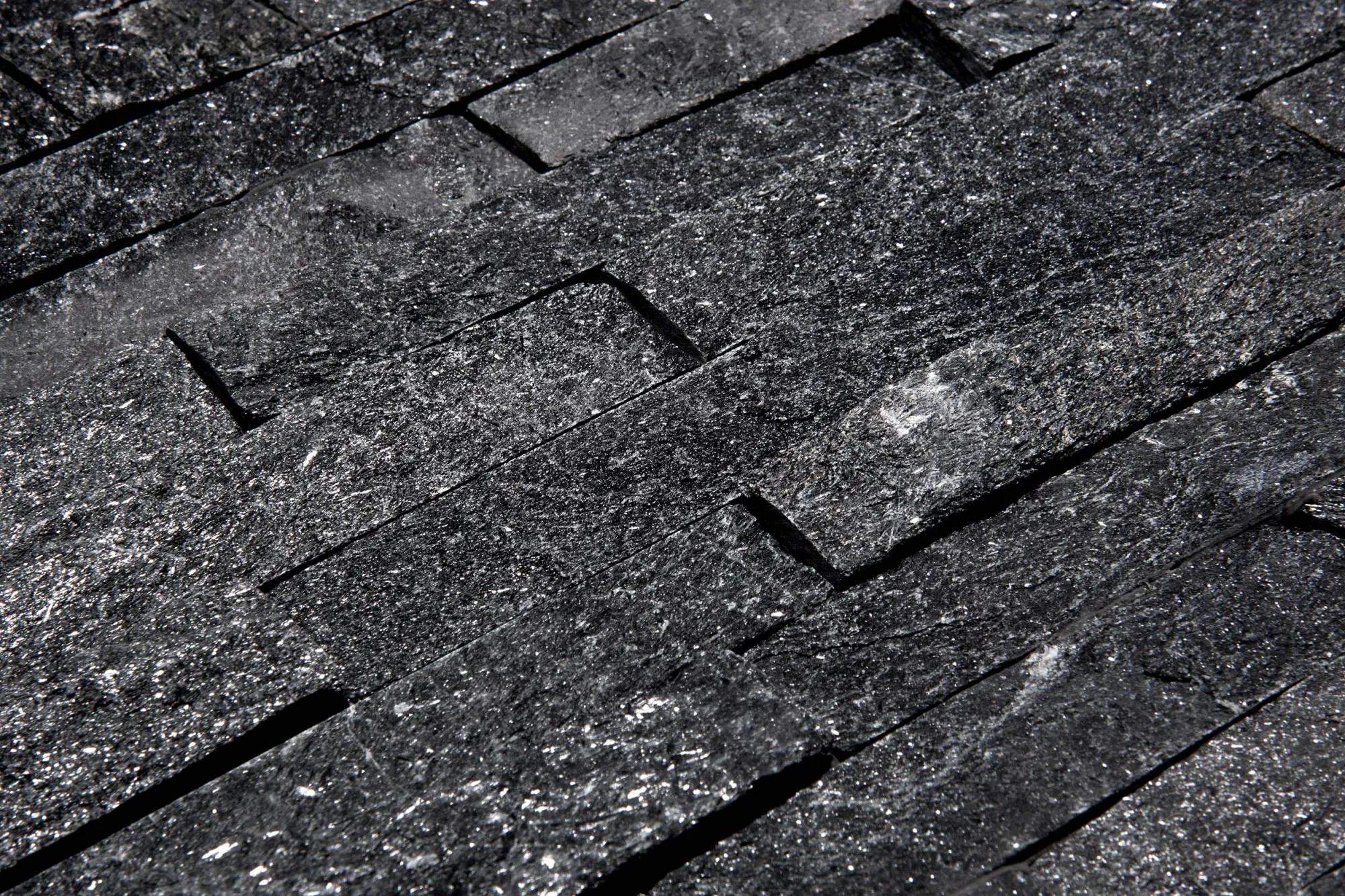 Kamień naturalny elewacyjny QUARTZ BLACK 10X35 czarny - zbliżenie na produkt
