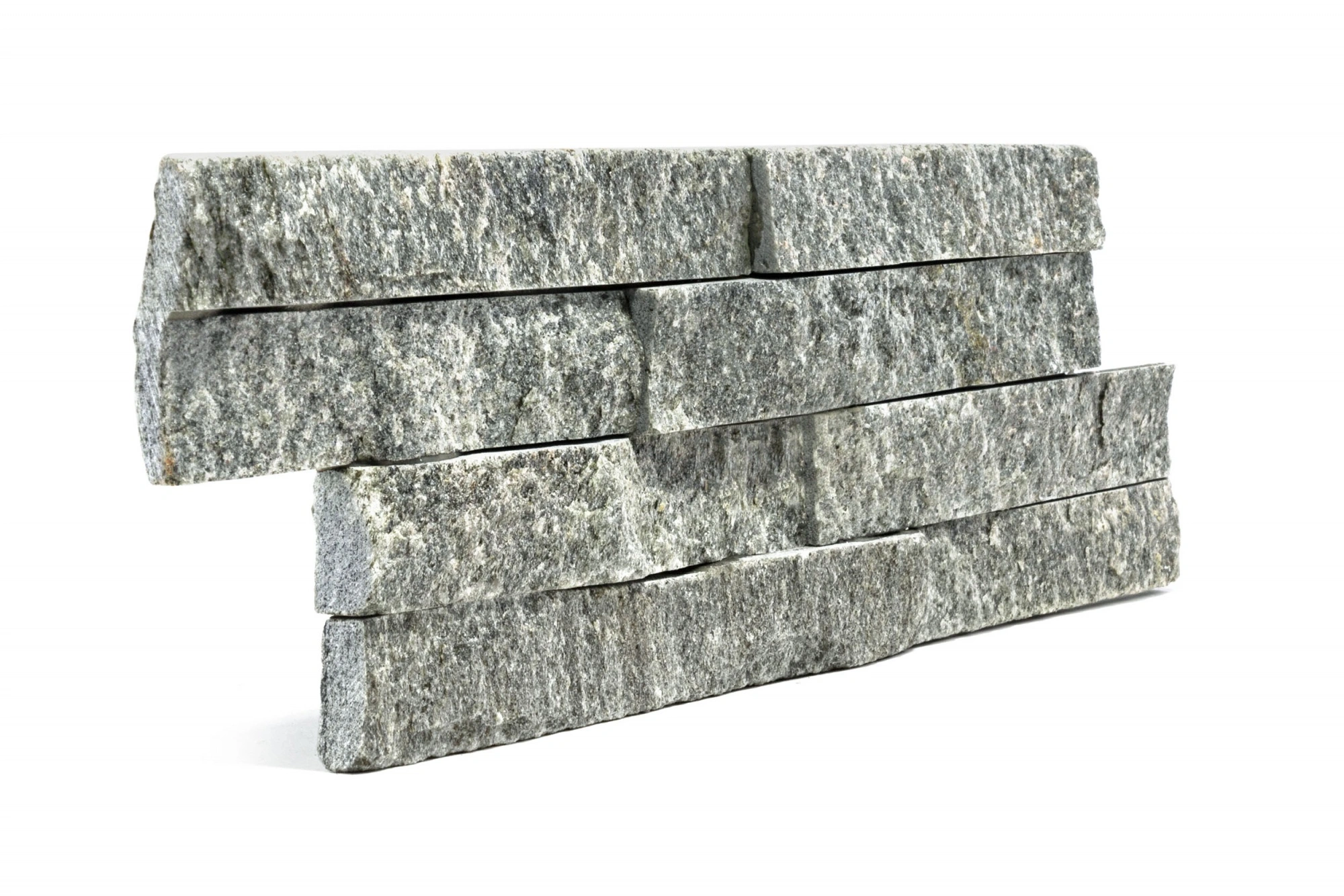 Kamień naturalny elewacyjny QUARTZ GREEN 10X35 zielony - ułożony na ścianie 