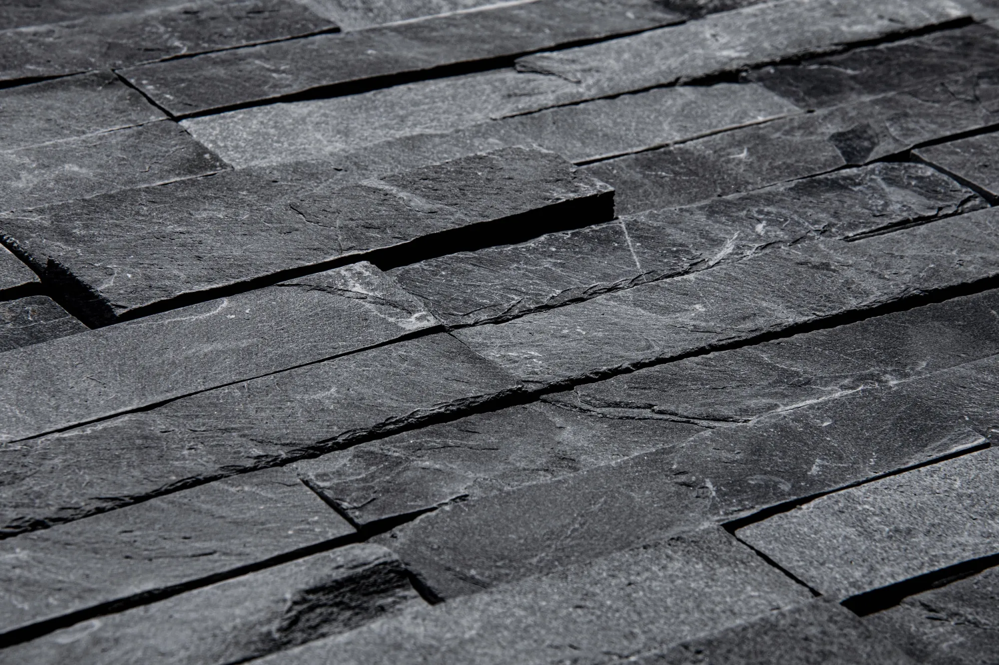 Kamień naturalny elewacyjny SLATE BLACK 10X35 łupek - zbliżenie na produkt