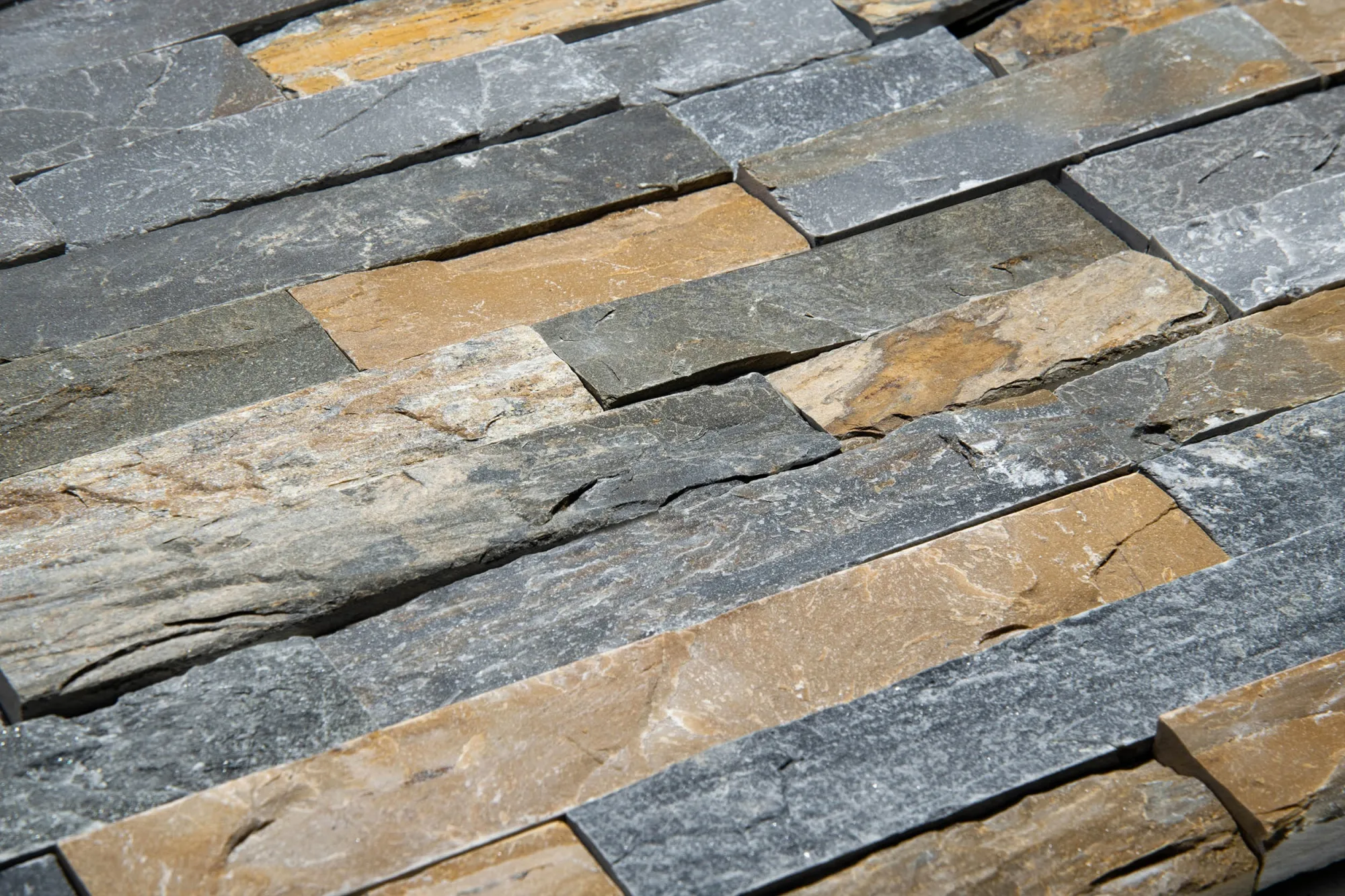 Kamień naturalny elewacyjny SLATE GREY MIX YELLOW 10X35 szaro-żółty łupek - zbliżenie na produkt